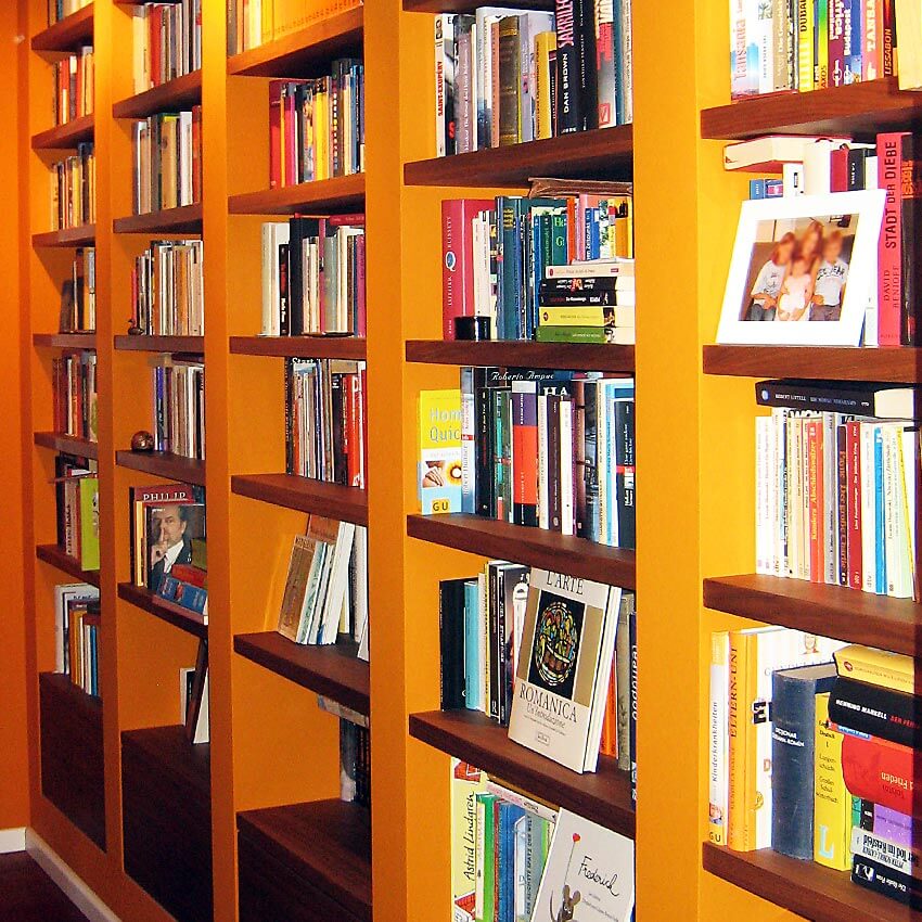Bücherreagal, MDF mit Wandfarbe, Eiche gebeizt
