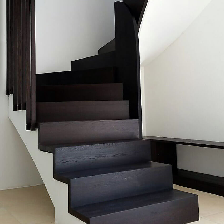 Treppe, Eiche massive, schwarz gebeizt und geölt